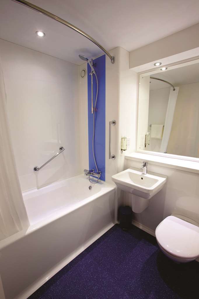 Travelodge Leeds Colton Garforth Værelse billede